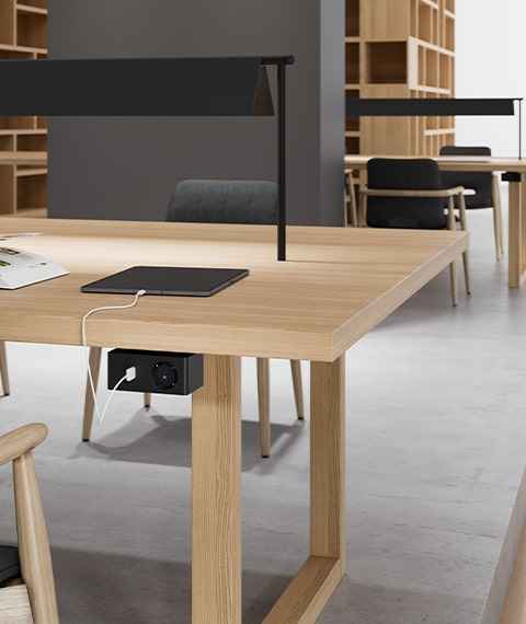 پریز برق توکار و ماژول شارژ مدل VersaQ